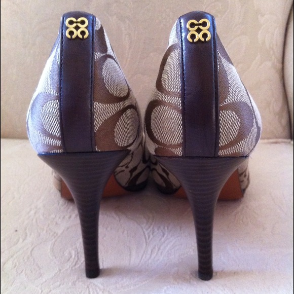 📛Coach Heels📛 - Picture 3 of 4
