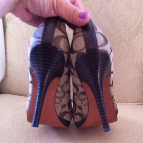📛Coach Heels📛 - Picture 4 of 4