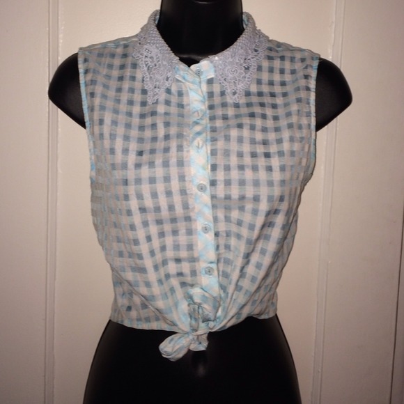 papaya Tops - 🚫SOLD Blue&white plaid tied crop top💙