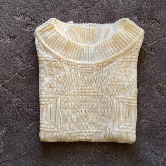 Yellow sweater - Picture 2 of 3