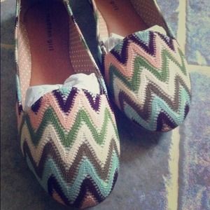 Size 7 chevron flats!!