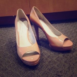 Vera Wang Lavender Peep toe platform pump