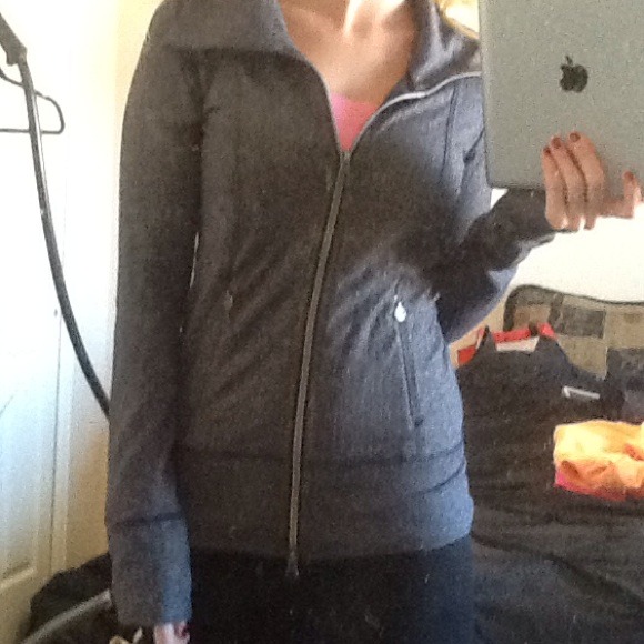 Lululemon jacket cold weather wear size 4
