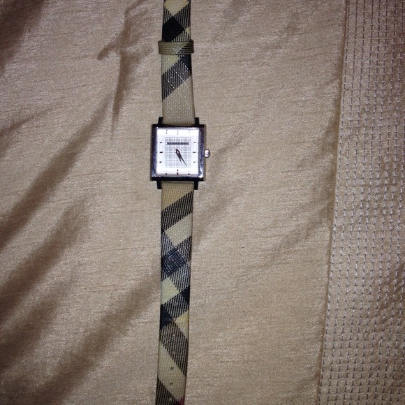 !!!!!EXTREME DISCOUNT!!!! Authentic burberry watch