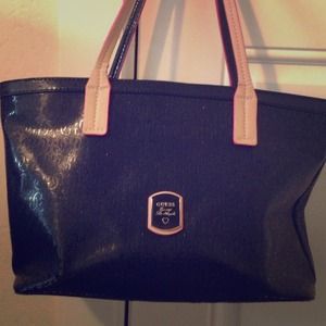 Gorgeous Guess Bag!
