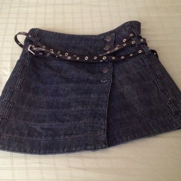 💥Marked down💥  ✨Burberry of London skirt✨ - Picture 1 of 4