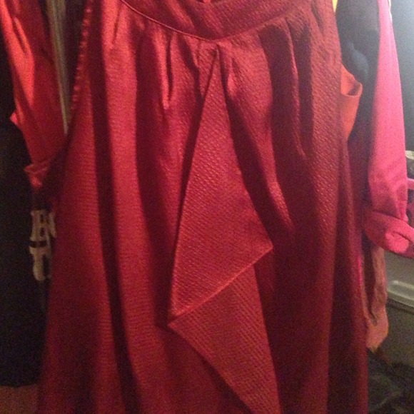 SOLD Red top - Picture 2 of 3