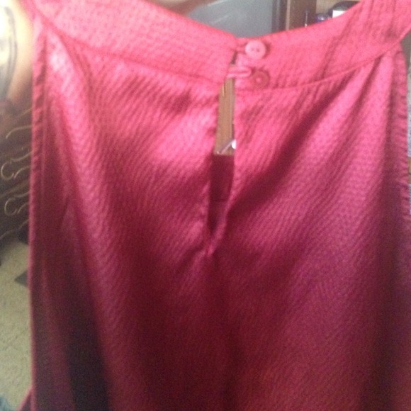 SOLD Red top - Picture 3 of 3