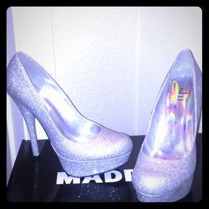 SILVER SPARKLY PUMPS👠