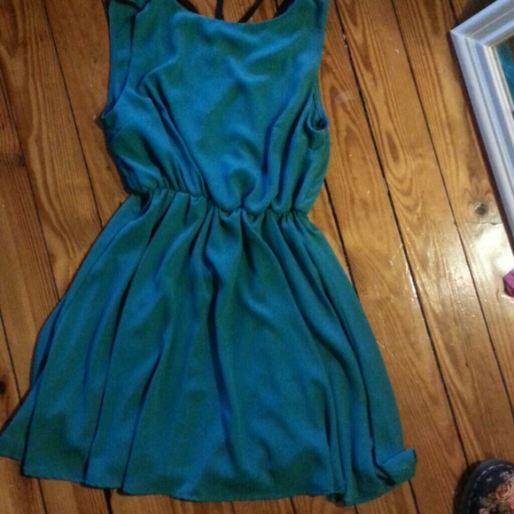 Cross-Back Dress - Picture 3 of 4