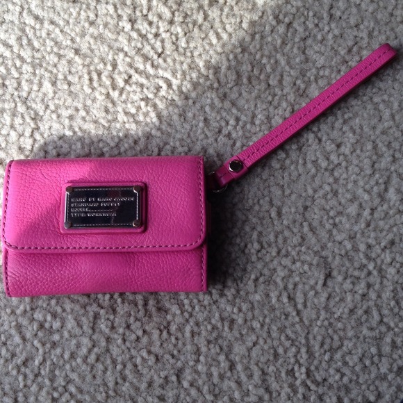 Sold**Marc by marc jacobs iPhone 4/4s wristlet - Picture 3 of 4