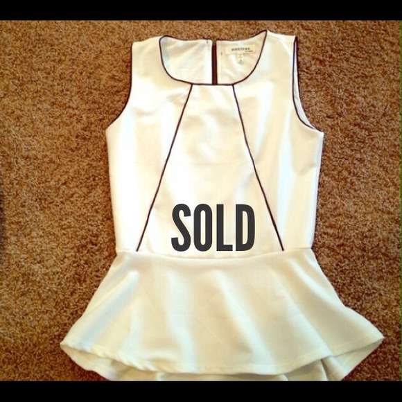 **SOLD***Beautiful white and black top