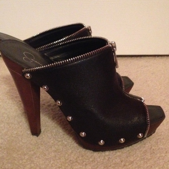 Jessica Simpson heels