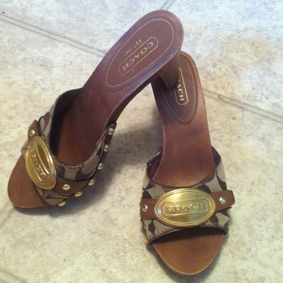 AUTHENTIC COACH HEELS - Picture 2 of 2