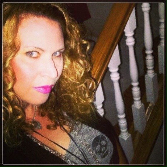 Meet seller/buyer! yes, I will bundle! xo 😘👗👜👠 - Picture 4 of 4