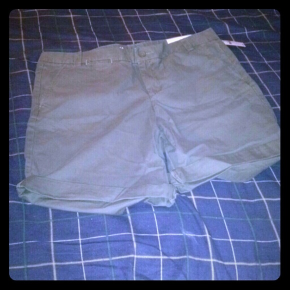 Gap Boyfriend Roll-Up Navy Green Shorts