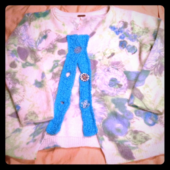 🌸🌷Free People Small floral sweater/cardigan🌷🌸