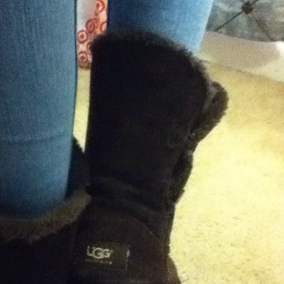 UGGs Has All buttons,CanFoldover to show Sheep Fur