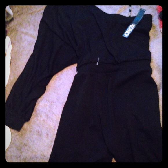 Xoxo one sleeve romper new with tags