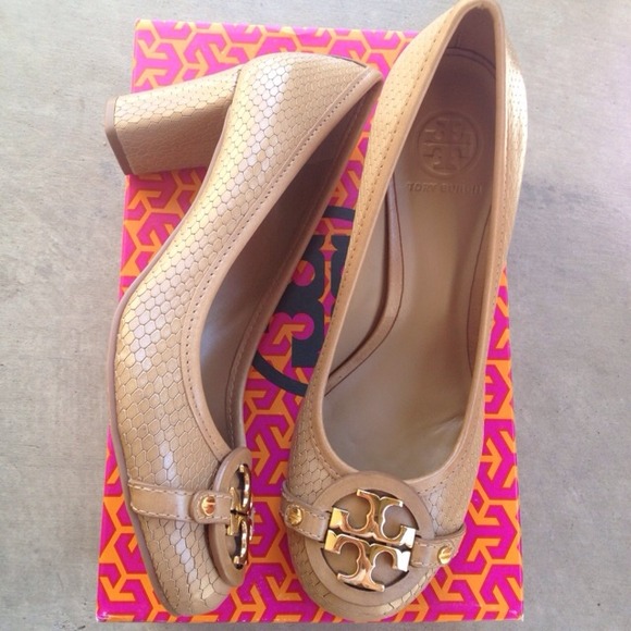 tory burch white pumps