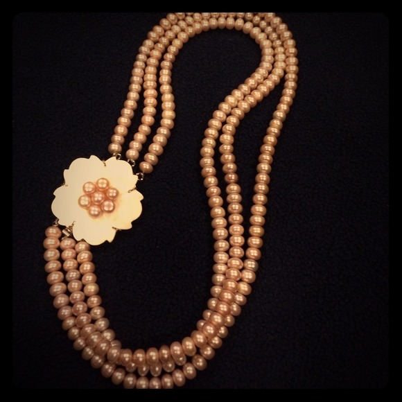 Clearance! Pink pearl strings, with broach - Picture 1 of 4