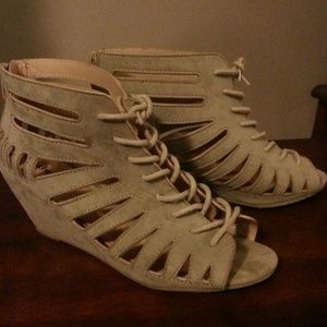 REDUCED Gladiator wedges