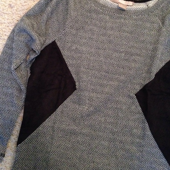 ✖️SOLD - Grey Color Block Sweater - Picture 2 of 4