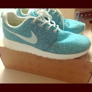 Tealish blue with white specks roshe runs