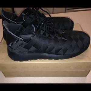 All black woven nike roshe runs