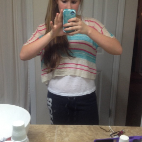 Really cute multi color crop top - Picture 1 of 3