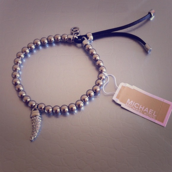 🚫not avail🚫Michael Kors silver tusk bracelet