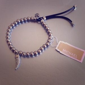 🚫not avail🚫Michael Kors silver tusk bracelet