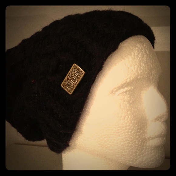 Chaos black knitted beanie