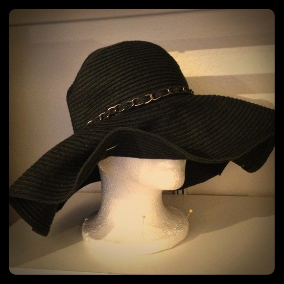 Black sun hat