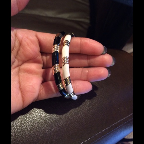 ❤️SOLD❤️Black & Gold and White & Gold bracelets - Picture 2 of 2