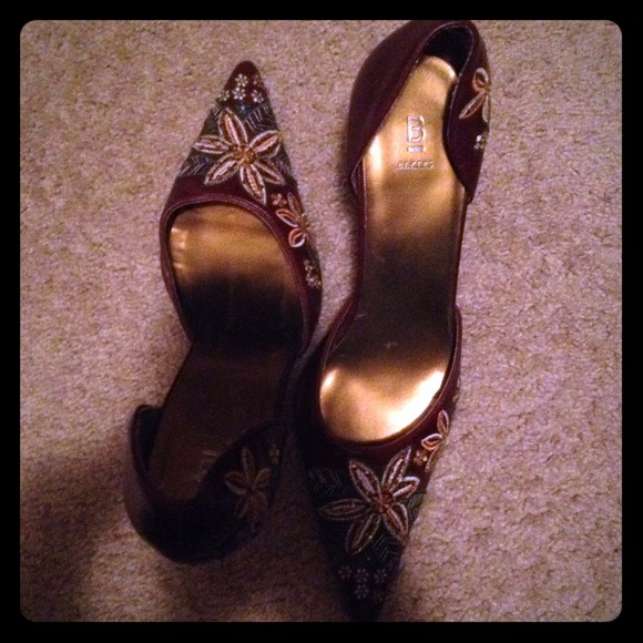 Bakers Dark brown floral pointy toe pumps