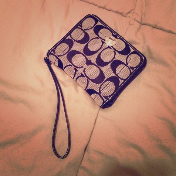 ON HOLD Authentic Coach Wallet/Wristlet