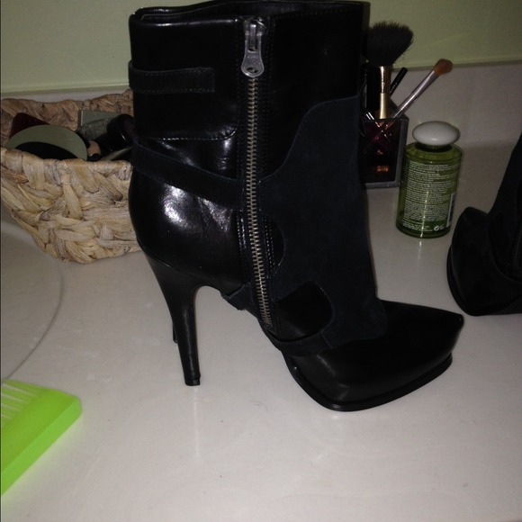 Mia brand new black high hell boots size 7