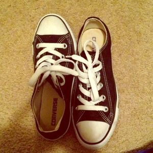 Black low top converse