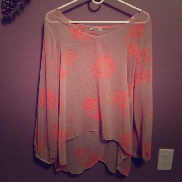 🚫SOLD🚫Hi-lo Tan & Orange Skull Top