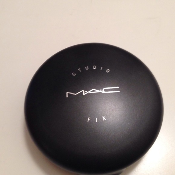 MAC Studio Fix Powder Foundation