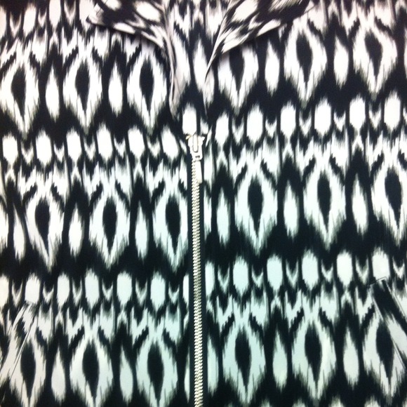 SOLD LOCALLY Graphic Print Zip Front Shirt - Picture 4 of 4
