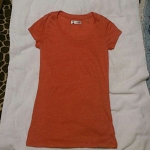 Res scoop neck T-shirt.