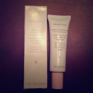 NIB Mary Kay Medium Coverage Foundation Beige 300
