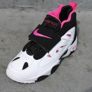 Make an offer ! Nike air Diamond Turf Pink & White