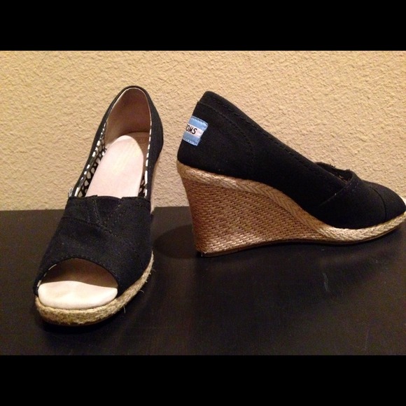 Cute Black Toms!