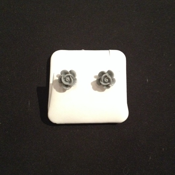 Grey rose stud earrings