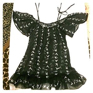 On/off thw shoulder black shwer top