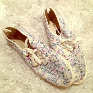 Rue 21 Floral Canvas /Tennis shoe