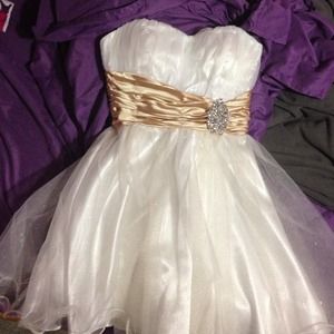 Cute short prom dress !